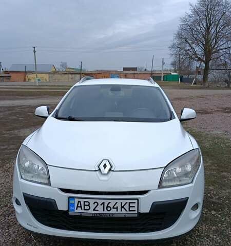 Рено Меган 2011 у Ильинцах на Automoto.ua Білий Рено Меган, об'ємом двигуна 1.5 л та пробігом 230 тис. км за 6000 $, фото 7 на Automoto.ua