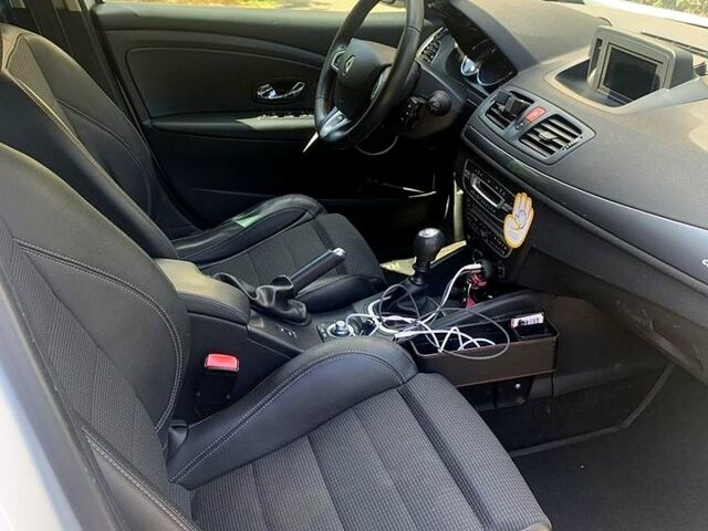 Белый Рено Меган, объемом двигателя 1.5 л и пробегом 255 тыс. км за 5400 $, фото 4 на Automoto.ua