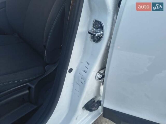 Белый Рено Меган, объемом двигателя 1.6 л и пробегом 193 тыс. км за 6300 $, фото 21 на Automoto.ua