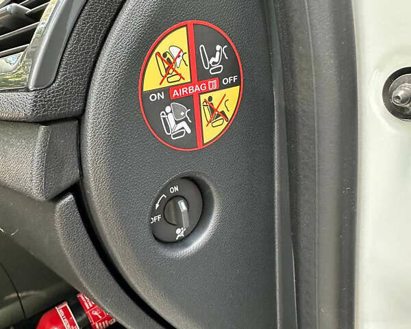 Білий Рено Меган, об'ємом двигуна 1.5 л та пробігом 230 тис. км за 8299 $, фото 32 на Automoto.ua