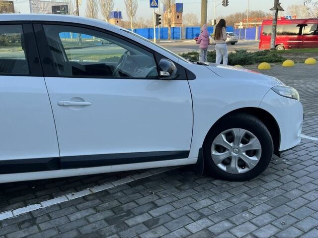 Белый Рено Меган, объемом двигателя 1.5 л и пробегом 250 тыс. км за 7700 $, фото 16 на Automoto.ua