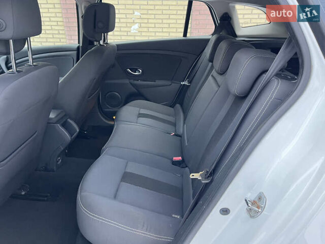 Білий Рено Меган, об'ємом двигуна 1.46 л та пробігом 239 тис. км за 7550 $, фото 24 на Automoto.ua