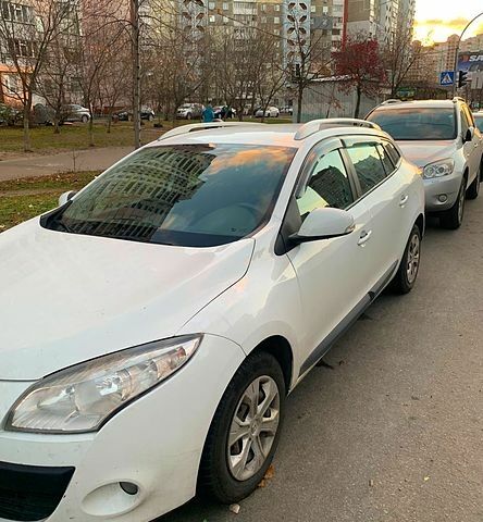 Белый Рено Меган, объемом двигателя 1.4 л и пробегом 295 тыс. км за 6400 $, фото 2 на Automoto.ua