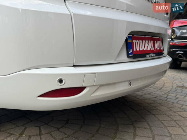 Белый Рено Меган, объемом двигателя 1.6 л и пробегом 238 тыс. км за 6450 $, фото 37 на Automoto.ua