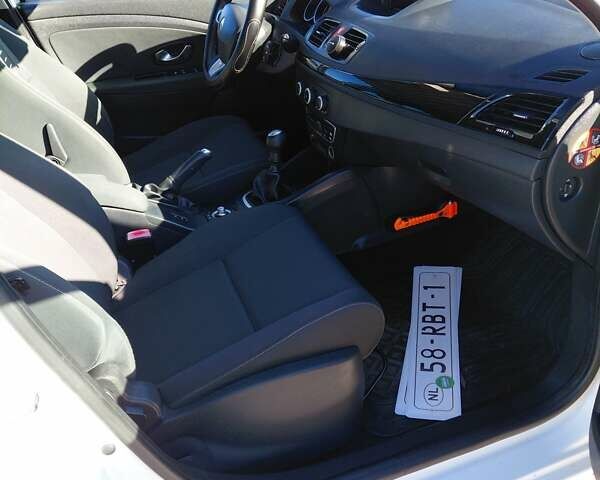 Белый Рено Меган, объемом двигателя 1.6 л и пробегом 234 тыс. км за 6700 $, фото 19 на Automoto.ua