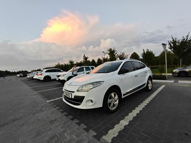 Білий Рено Меган, об'ємом двигуна 1.5 л та пробігом 360 тис. км за 6799 $, фото 4 на Automoto.ua