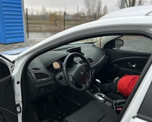 Белый Рено Меган, объемом двигателя 1.46 л и пробегом 255 тыс. км за 7500 $, фото 39 на Automoto.ua