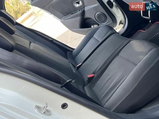 Білий Рено Меган, об'ємом двигуна 1.9 л та пробігом 280 тис. км за 5950 $, фото 12 на Automoto.ua