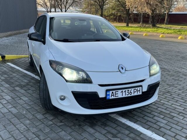 Белый Рено Меган, объемом двигателя 1.5 л и пробегом 250 тыс. км за 7700 $, фото 14 на Automoto.ua