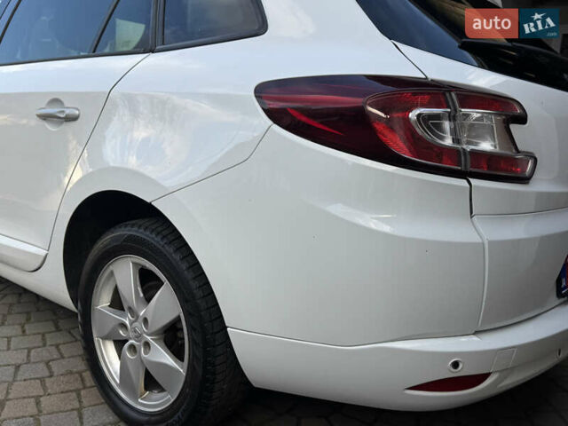 Белый Рено Меган, объемом двигателя 1.6 л и пробегом 238 тыс. км за 6450 $, фото 36 на Automoto.ua