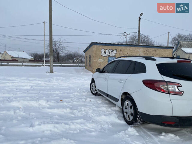 Белый Рено Меган, объемом двигателя 1.46 л и пробегом 253 тыс. км за 7500 $, фото 3 на Automoto.ua