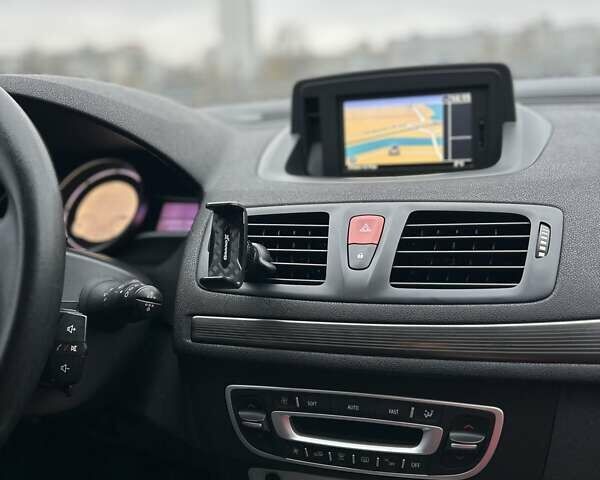 Белый Рено Меган, объемом двигателя 1.46 л и пробегом 255 тыс. км за 7500 $, фото 31 на Automoto.ua