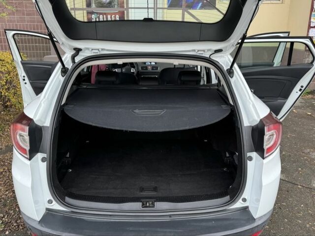 Белый Рено Меган, объемом двигателя 1.5 л и пробегом 250 тыс. км за 7700 $, фото 2 на Automoto.ua