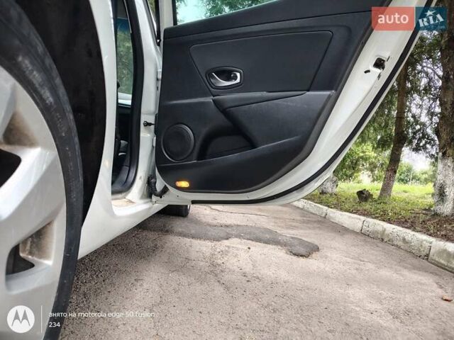 Белый Рено Меган, объемом двигателя 1.46 л и пробегом 325 тыс. км за 6600 $, фото 6 на Automoto.ua