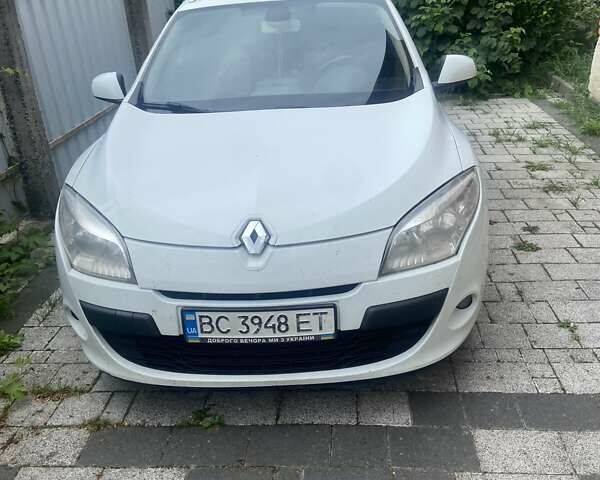 Белый Рено Меган, объемом двигателя 1.5 л и пробегом 340 тыс. км за 5500 $, фото 8 на Automoto.ua