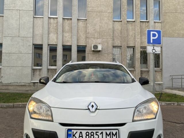 Белый Рено Меган, объемом двигателя 1.9 л и пробегом 251 тыс. км за 6813 $, фото 1 на Automoto.ua
