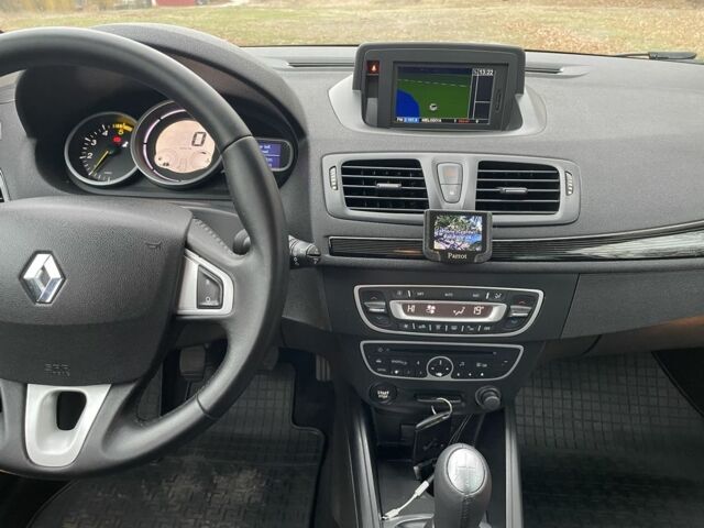 Белый Рено Меган, объемом двигателя 1.5 л и пробегом 263 тыс. км за 8200 $, фото 10 на Automoto.ua