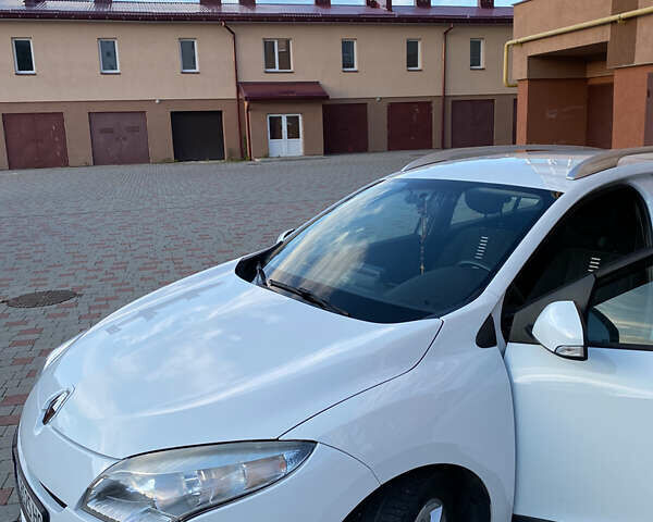Белый Рено Меган, объемом двигателя 1.46 л и пробегом 240 тыс. км за 6900 $, фото 11 на Automoto.ua