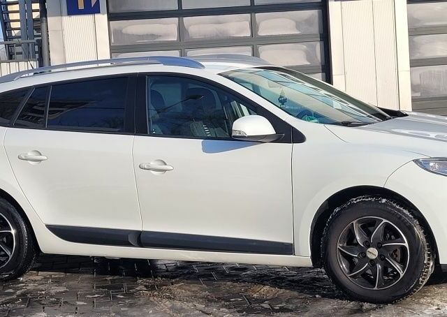 Белый Рено Меган, объемом двигателя 1.6 л и пробегом 200 тыс. км за 8200 $, фото 2 на Automoto.ua