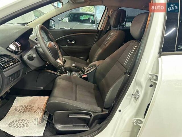 Белый Рено Меган, объемом двигателя 1.46 л и пробегом 332 тыс. км за 7699 $, фото 11 на Automoto.ua