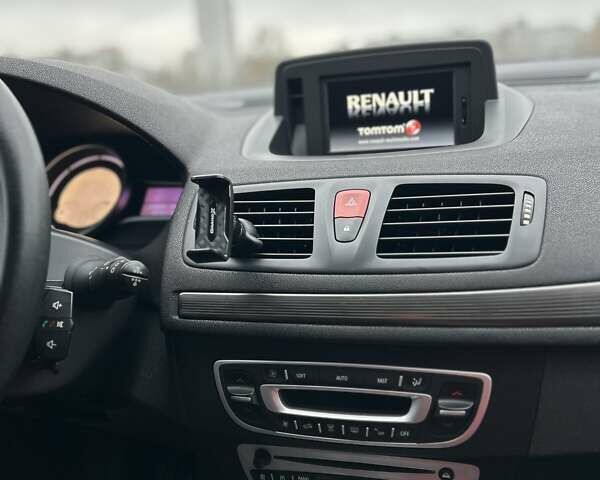 Белый Рено Меган, объемом двигателя 1.46 л и пробегом 255 тыс. км за 7500 $, фото 32 на Automoto.ua