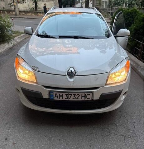 Белый Рено Меган, объемом двигателя 1.5 л и пробегом 3 тыс. км за 6700 $, фото 5 на Automoto.ua