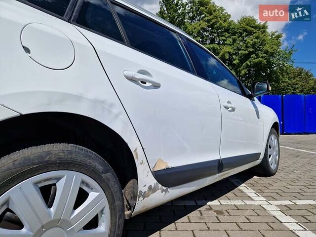 Белый Рено Меган, объемом двигателя 1.46 л и пробегом 289 тыс. км за 4800 $, фото 6 на Automoto.ua