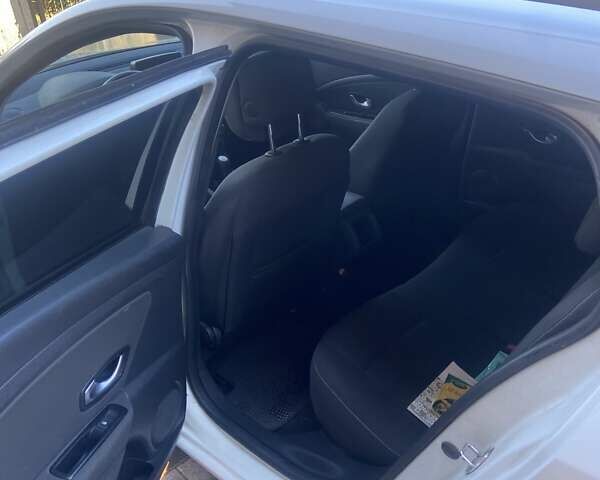 Белый Рено Меган, объемом двигателя 1.5 л и пробегом 340 тыс. км за 5500 $, фото 3 на Automoto.ua