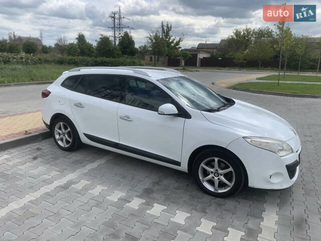 Белый Рено Меган, объемом двигателя 1.5 л и пробегом 216 тыс. км за 7200 $, фото 4 на Automoto.ua