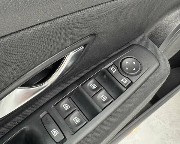 Белый Рено Меган, объемом двигателя 1.6 л и пробегом 250 тыс. км за 7000 $, фото 16 на Automoto.ua