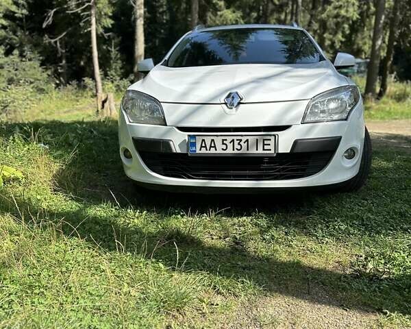 Белый Рено Меган, объемом двигателя 1.46 л и пробегом 255 тыс. км за 7500 $, фото 6 на Automoto.ua