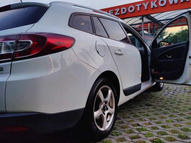 Белый Рено Меган, объемом двигателя 1.5 л и пробегом 409 тыс. км за 5200 $, фото 5 на Automoto.ua