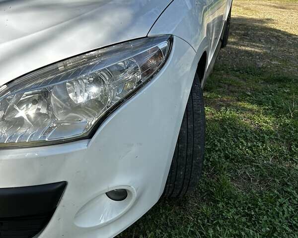 Белый Рено Меган, объемом двигателя 1.46 л и пробегом 255 тыс. км за 7500 $, фото 3 на Automoto.ua