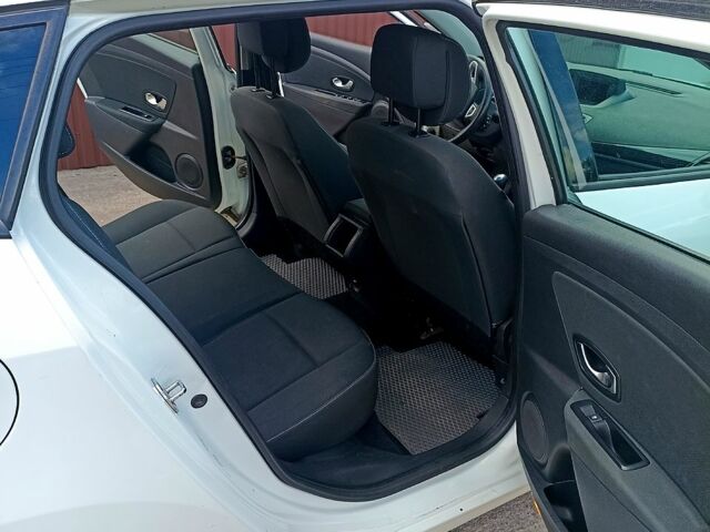 Белый Рено Меган, объемом двигателя 1.5 л и пробегом 270 тыс. км за 5800 $, фото 5 на Automoto.ua