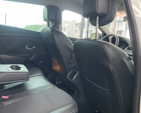 Белый Рено Меган, объемом двигателя 1.5 л и пробегом 150 тыс. км за 8500 $, фото 25 на Automoto.ua