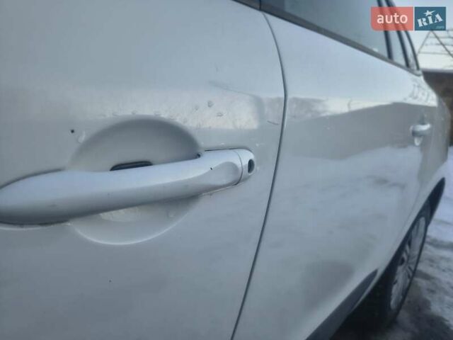 Белый Рено Меган, объемом двигателя 1.6 л и пробегом 193 тыс. км за 6300 $, фото 4 на Automoto.ua