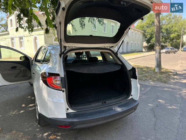 Белый Рено Меган, объемом двигателя 1.46 л и пробегом 274 тыс. км за 5300 $, фото 9 на Automoto.ua