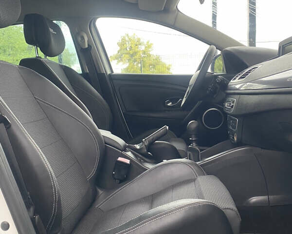 Белый Рено Меган, объемом двигателя 1.5 л и пробегом 150 тыс. км за 8500 $, фото 26 на Automoto.ua