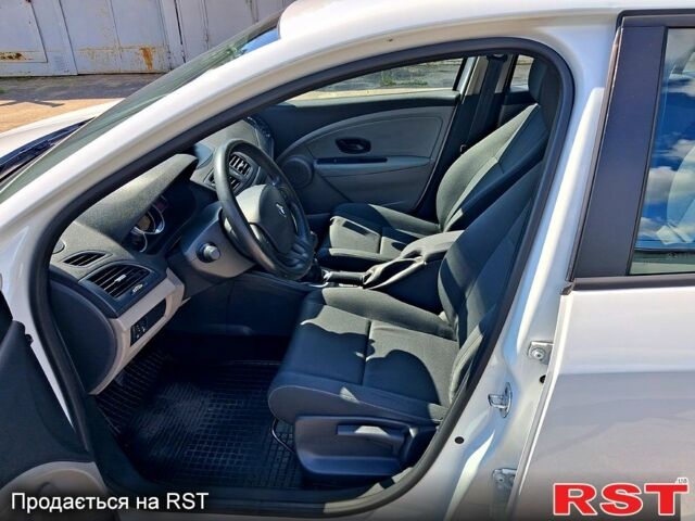 Белый Рено Меган, объемом двигателя 1.5 л и пробегом 270 тыс. км за 7800 $, фото 8 на Automoto.ua