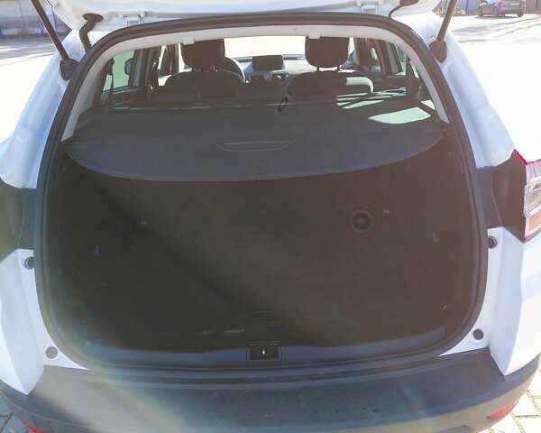 Белый Рено Меган, объемом двигателя 1.6 л и пробегом 234 тыс. км за 6700 $, фото 18 на Automoto.ua