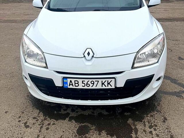 Белый Рено Меган, объемом двигателя 1.5 л и пробегом 201 тыс. км за 6100 $, фото 4 на Automoto.ua