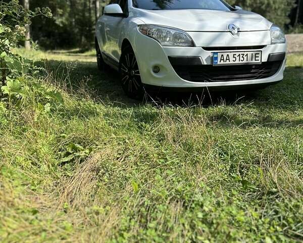 Белый Рено Меган, объемом двигателя 1.46 л и пробегом 255 тыс. км за 7500 $, фото 9 на Automoto.ua