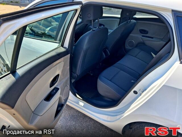 Белый Рено Меган, объемом двигателя 1.5 л и пробегом 270 тыс. км за 7800 $, фото 9 на Automoto.ua