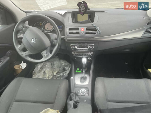 Белый Рено Меган, объемом двигателя 1.5 л и пробегом 173 тыс. км за 8400 $, фото 10 на Automoto.ua