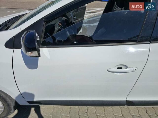 Білий Рено Меган, об'ємом двигуна 1.46 л та пробігом 231 тис. км за 7000 $, фото 23 на Automoto.ua