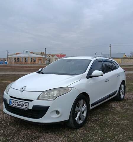 Рено Меган 2011 у Ильинцах на Automoto.ua Білий Рено Меган, об'ємом двигуна 1.5 л та пробігом 230 тис. км за 6000 $, фото 6 на Automoto.ua