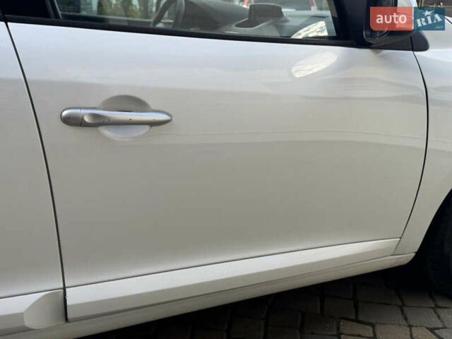 Белый Рено Меган, объемом двигателя 1.6 л и пробегом 238 тыс. км за 6450 $, фото 42 на Automoto.ua