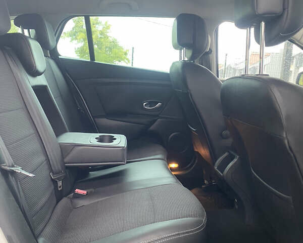 Белый Рено Меган, объемом двигателя 1.5 л и пробегом 150 тыс. км за 8500 $, фото 24 на Automoto.ua