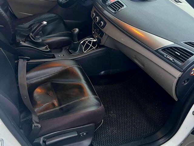 Білий Рено Меган, об'ємом двигуна 1.5 л та пробігом 201 тис. км за 6100 $, фото 10 на Automoto.ua