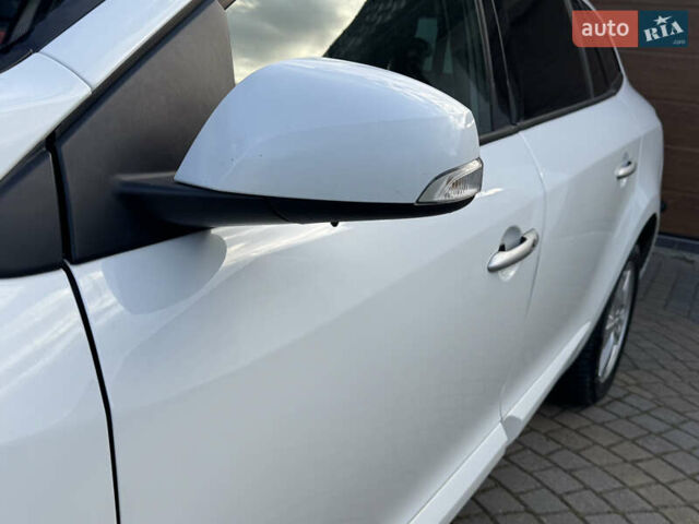 Белый Рено Меган, объемом двигателя 1.6 л и пробегом 238 тыс. км за 6450 $, фото 45 на Automoto.ua